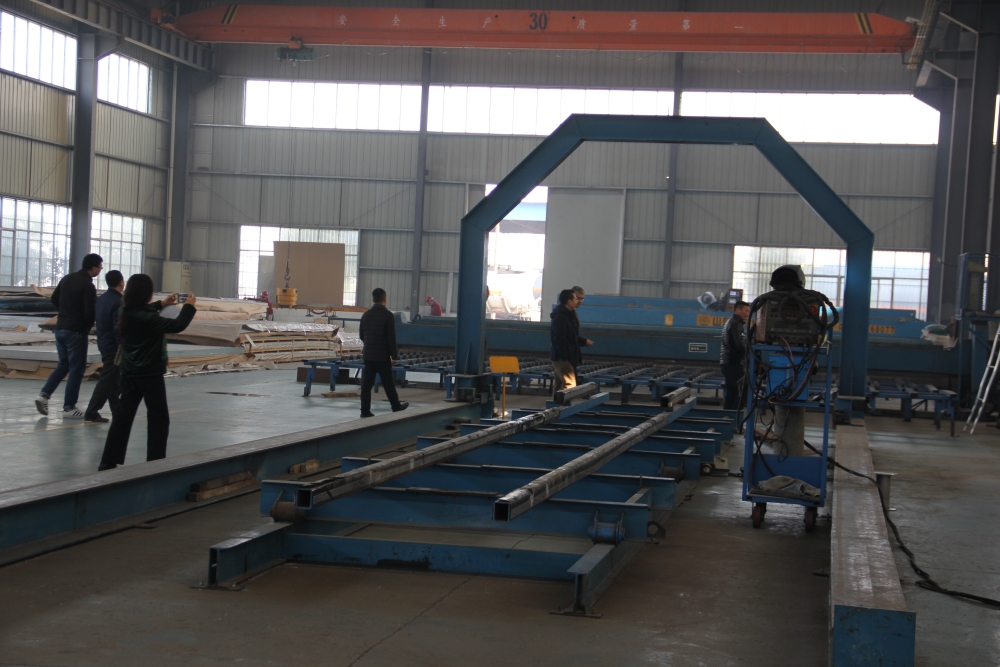 省政府领导班子莅临我公司铝罐车间视察指导工作