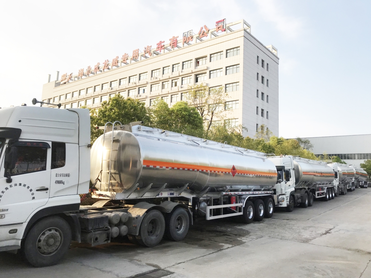 楚飞牌铝合金半挂油罐车