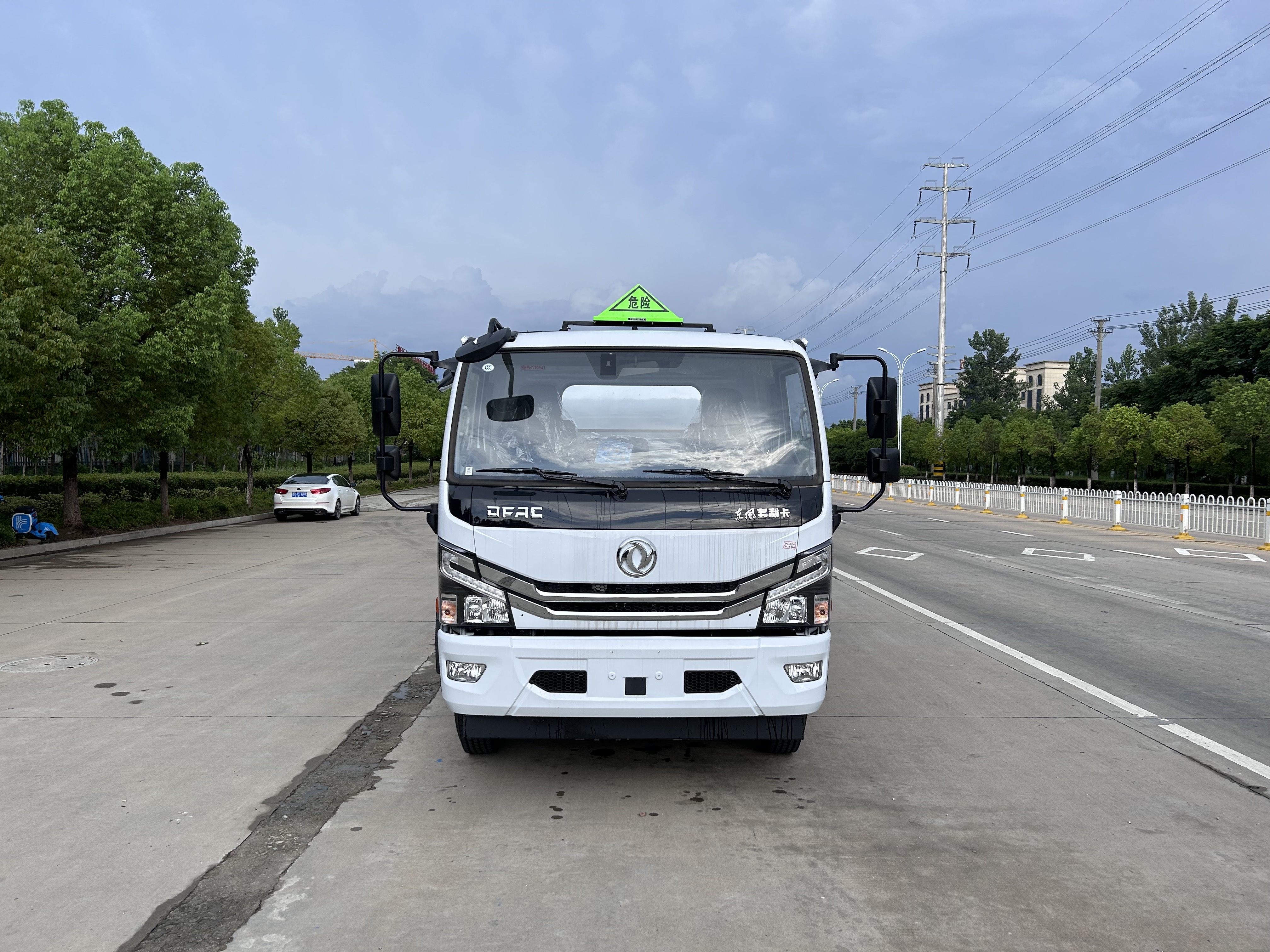 东风多利卡D7系列 9.9方加油车