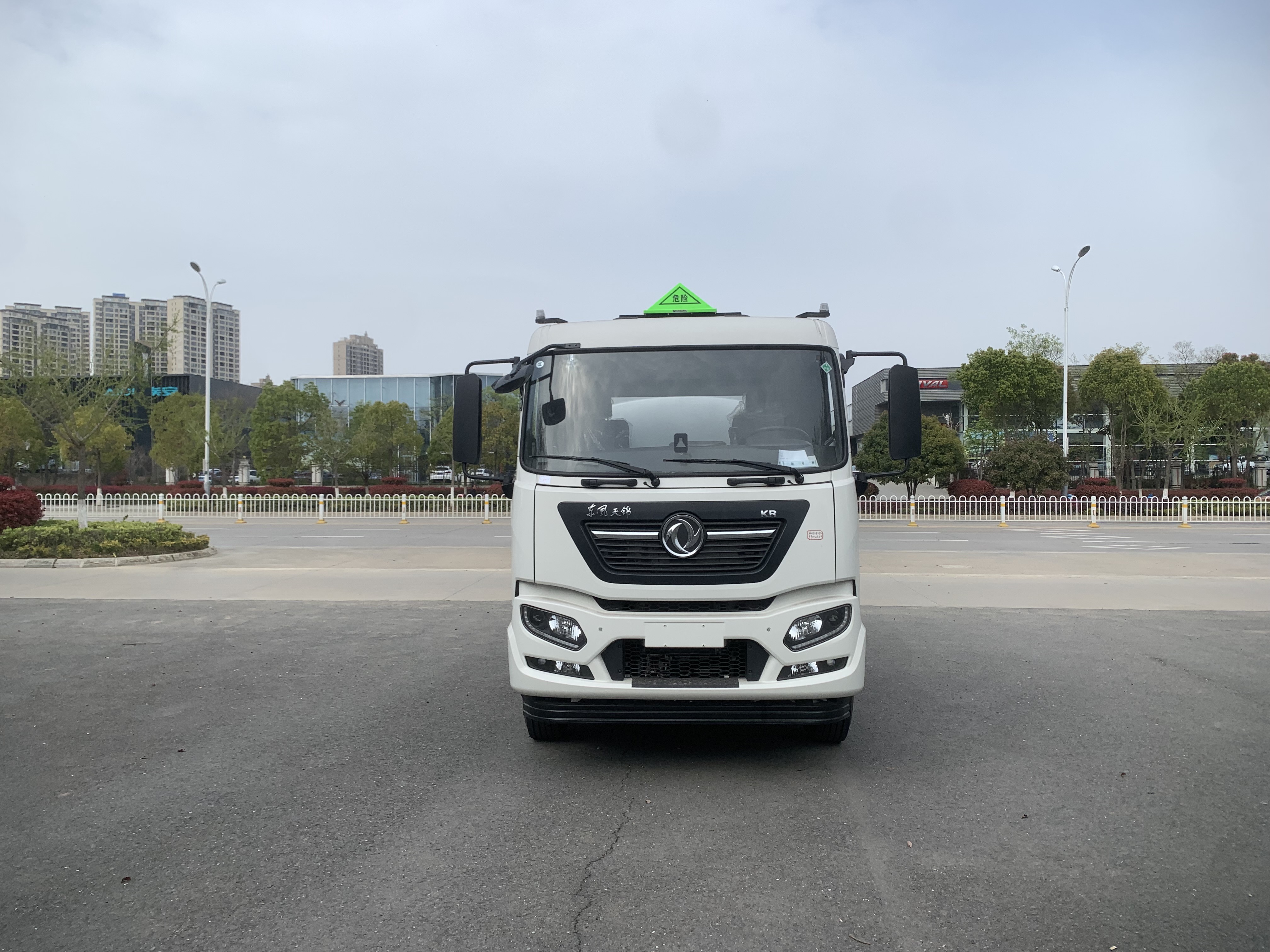 天锦CLQ5185GJY6D型加油车